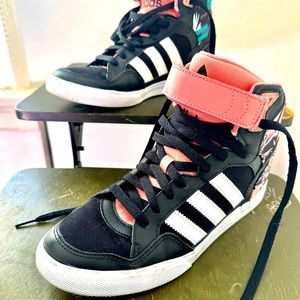 Adidas Women’s Wedge Shoe, Sz 9. USED. But not broken 🖤✨ Laceup, Velcro Strap.